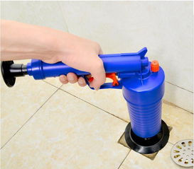 下水道被毛发堵住 记住,别用热水冲 用一平常物,畅通无异味